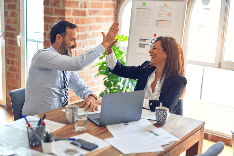 Recruiting consultant interviewing technical candidate